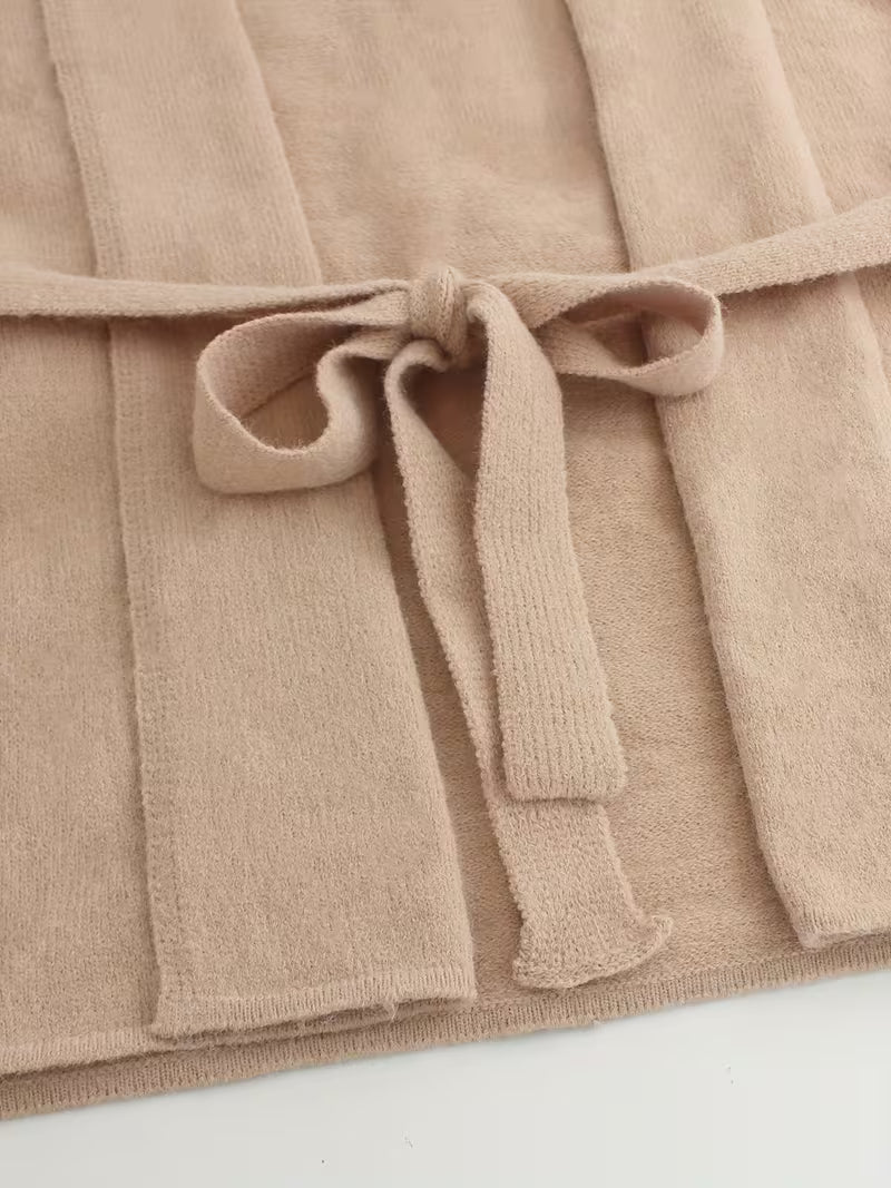 Women's fashionable and casual style set featuring a chiffon shawl and inner strappy printed pants, a daily casual 3pcs set